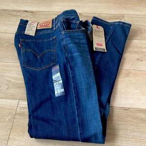 NWT Levi’s 724 High Rise Straight Jeans
